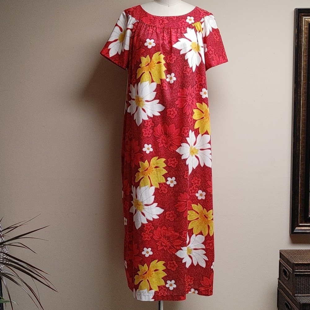 Hawaiian Hedy Lin Red w Large Yellow & White Flowers Mumu Dress Size M